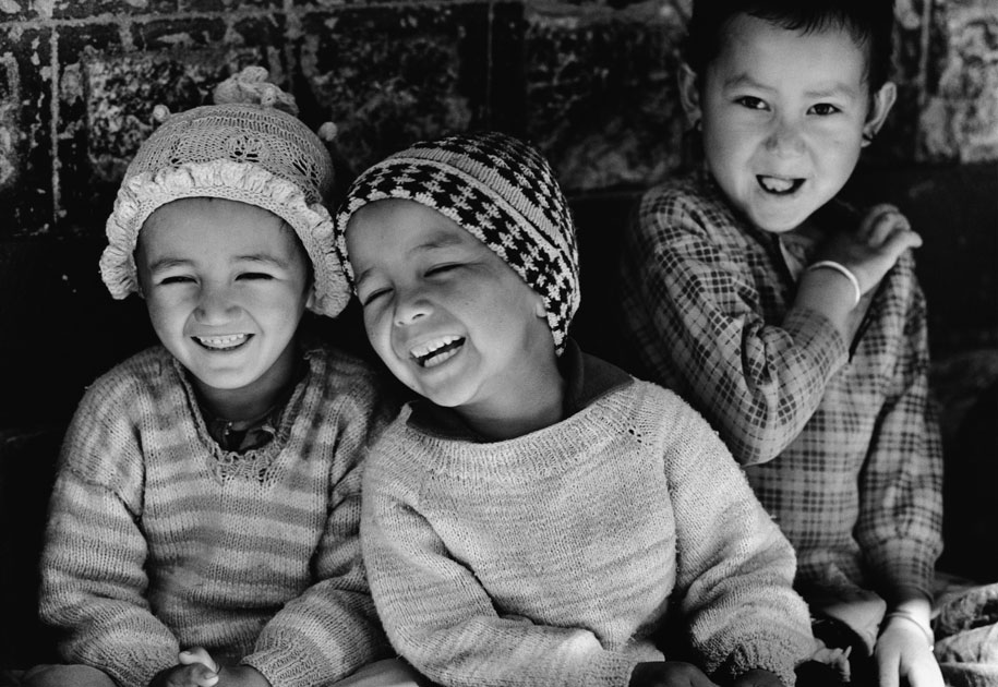 02_kids.spiti.portrait.school.winter.blackandwhite.india.jpg